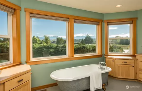 Bath - 754 Jamestown Rd, Sequim, WA 98382 photo 2 of 4