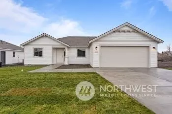 208 N Sandy Lp, Moses Lake, WA 98837