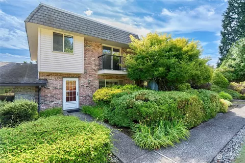 17050 Northup Way #36, Bellevue, WA 98008