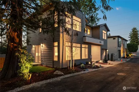 9227 125th Ave NE, Kirkland, WA 98033