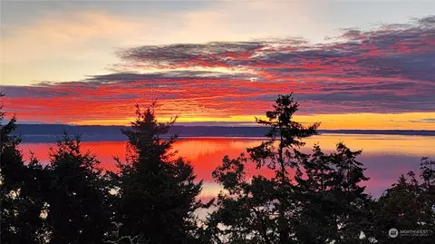 971 Rockaway Ln, Camano Island, WA 98282