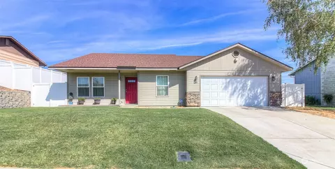 617 Westwind Dr, Zillah, WA 98953