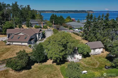 207 NW Coveland St, Coupeville, WA 98239