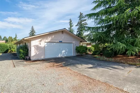 16567 Green Ln, Burlington, WA 98233