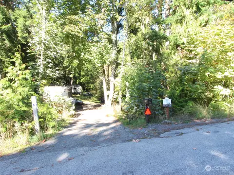 6426 Santa Fe Trl, Maple Falls, WA 98266