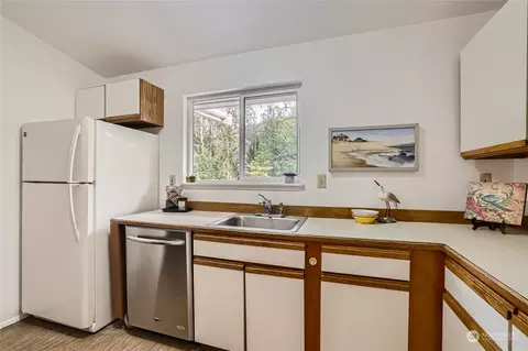 10830 E Riverside Dr #B301, Bothell, WA 98011 photo 4