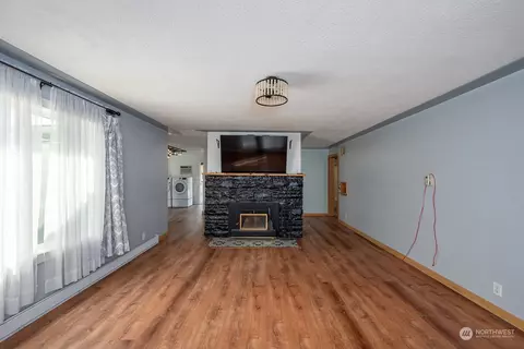 Living - 26 Crest Dr, Ephrata, WA 98823 photo 1 of 2