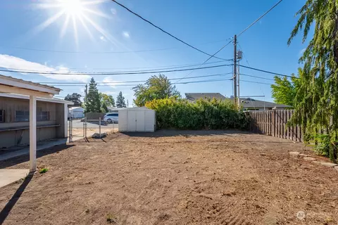 Exterior - 26 Crest Dr, Ephrata, WA 98823 photo 3 of 5