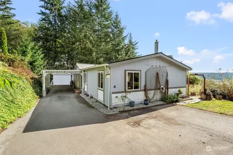 41 NE Admiral Dr, Belfair, WA 98528