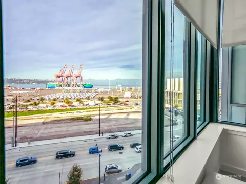 590 1st Ave S #806, Seattle, WA 98104