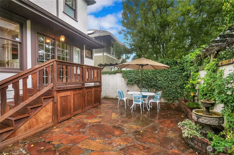 Exterior - 2507 10th Ave W, Seattle, WA 98119 photo 4 of 10