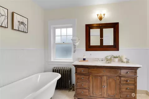 Bath - 2507 10th Ave W, Seattle, WA 98119 photo 1 of 2