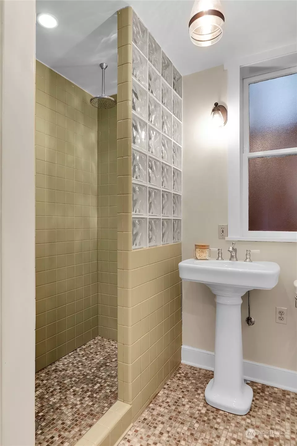 Bath - 2507 10th Ave W, Seattle, WA 98119 photo 2 of 2