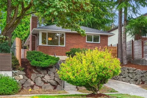 2704 49th Ave SW, Seattle, WA 98116