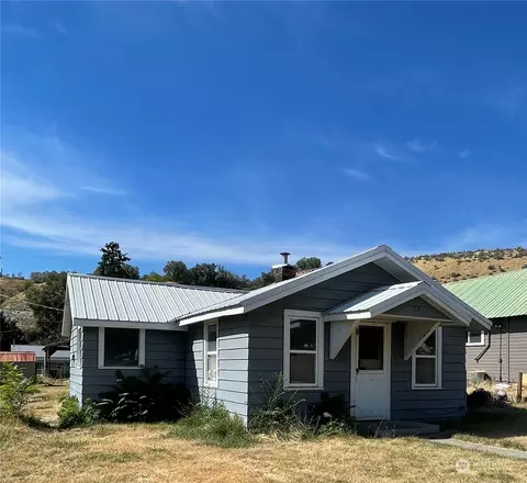 113 N Douglas St, Omak, WA 98841