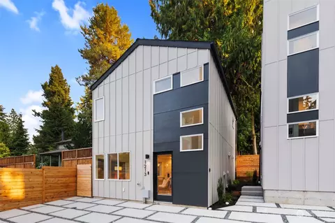 1213 NE 104th St, Seattle, WA 98125