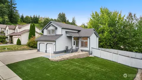 1950 Miss Ellis Loop NE, Poulsbo, WA 98370