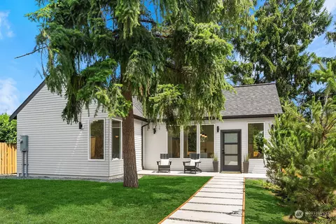 8314 NE 143rd St, Kirkland, WA 98034