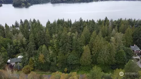 7047 Kellogg Dr NE, Olympia, WA 98516