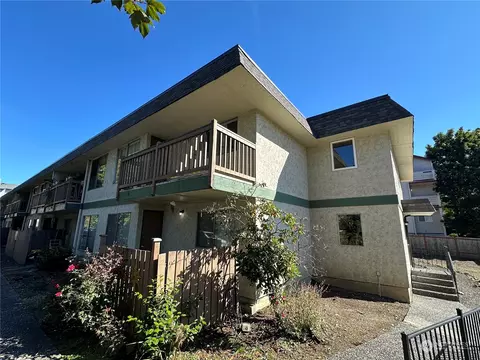 8911 Holly Dr #212, Everett, WA 98208