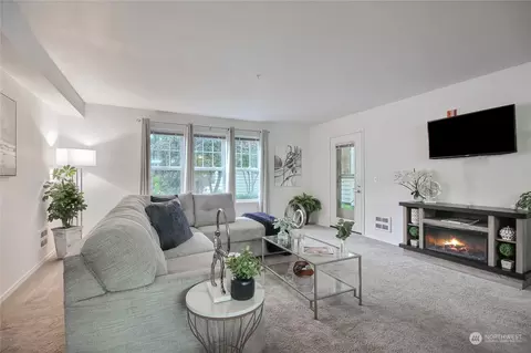 4109 224th Ln SE #110, Issaquah, WA 98029
