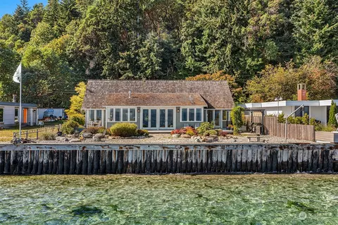 27434 Sandy Shores Dr SW, Vashon, WA 98070