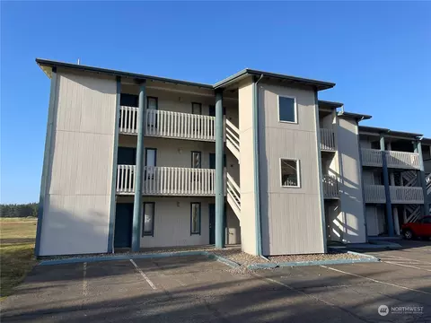 210 26th St NW #103, Long Beach, WA 98631