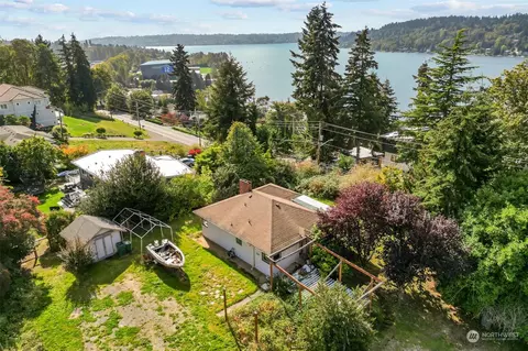 6812 Lake Washington Blvd SE, Newcastle, WA 98056
