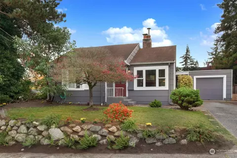 917 NE 113th St, Seattle, WA 98125