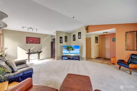 Living - 31 75th St SW, Everett, WA 98203 photo 2 of 3
