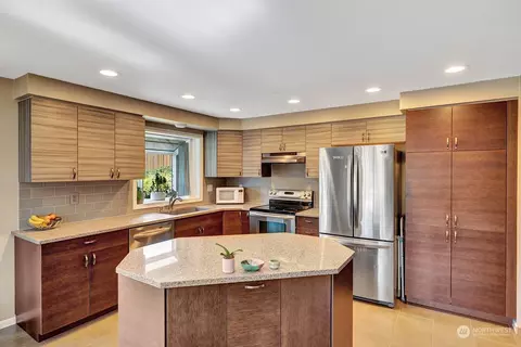 Kitchen - 31 75th St SW, Everett, WA 98203 photo 2 of 2
