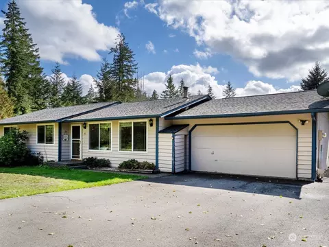81 E Cozy Crest Ln, Belfair, WA 98528