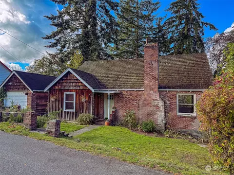 240 Farragut Ave, Port Orchard, WA 98366