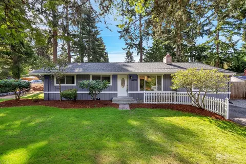 16975 NE 100th St, Redmond, WA 98052