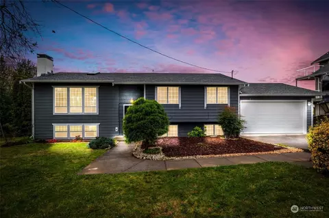 697 Allan St, Blaine, WA 98230