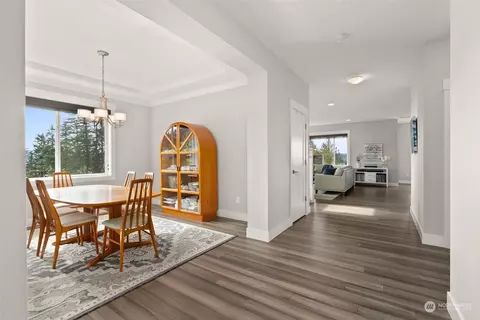 Entry Way - 8212 172nd Ave E, Sumner, WA 98390 photo 3 of 5