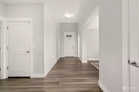 Entry Way - 8212 172nd Ave E, Sumner, WA 98390 photo 2 of 5