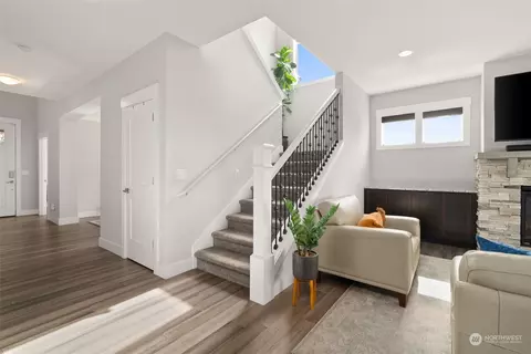 Entry Way - 8212 172nd Ave E, Sumner, WA 98390 photo 4 of 5
