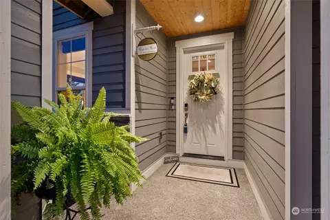 Entry Way - 8212 172nd Ave E, Sumner, WA 98390 photo 1 of 5
