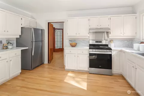 2011 E Crescent Dr, Seattle, WA 98112 photo 18