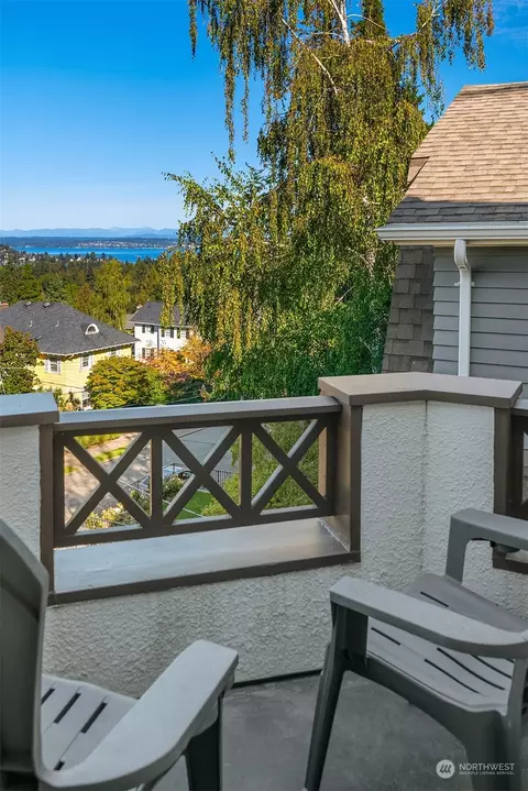 2011 E Crescent Dr, Seattle, WA 98112 photo 25