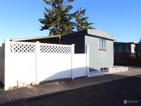 700 NW Crosby Ave #102, Oak Harbor, WA 98277