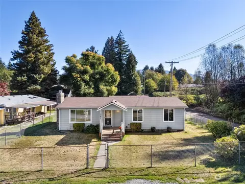 141 6th St, Morton, WA 98356