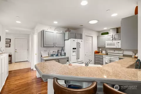 Kitchen - 321 E Soderberg Rd #B4, Allyn, WA 98524 photo 3 of 4