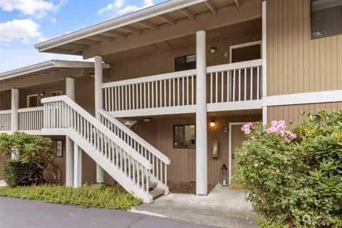 14130 SE 17th Pl #C2, Bellevue, WA 98005