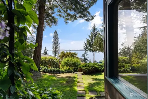 2354 Oyster Creek Ln, Bow, WA 98232