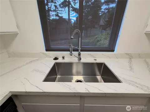 Kitchen - 172 Lovers Ln #B201, Eastsound, WA 98245 photo 2 of 4