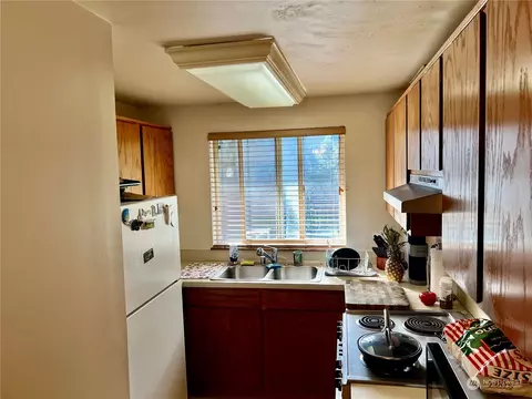 Kitchen - 172 Lovers Ln #B201, Eastsound, WA 98245 photo 1 of 1