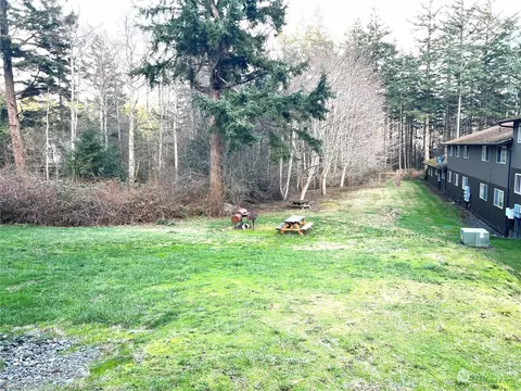 Exterior - 172 Lovers Ln #B201, Eastsound, WA 98245 photo 4 of 4