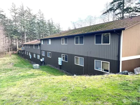Exterior - 172 Lovers Ln #B201, Eastsound, WA 98245 photo 3 of 4